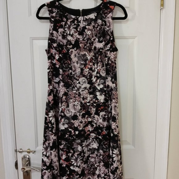 The Limited Size 8 Black Floral Dress - Picture 1 of 4